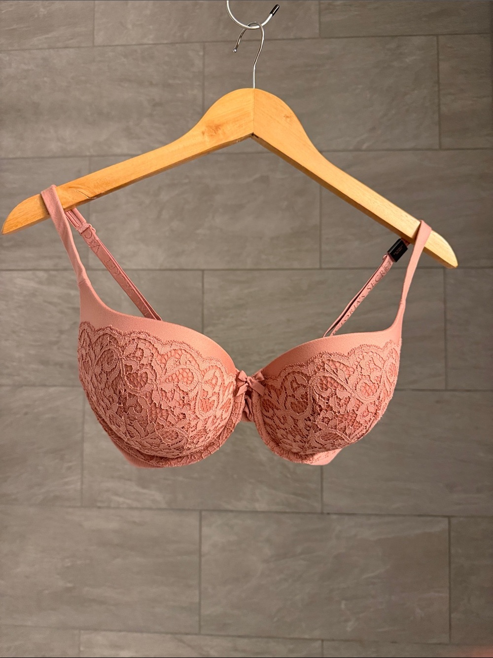 VICTORIA’S SECRET Lace Push-Up Bra - Dusty Rose - Size 32DDD